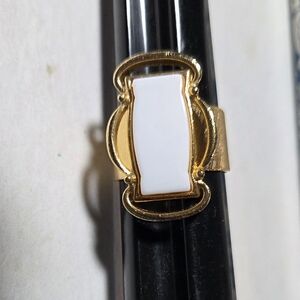 vintage Sarah Coventry "SUMMER SONG" ring 1975 white inset. 6-7